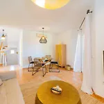 Cubo's Townhouse Sierrezuela