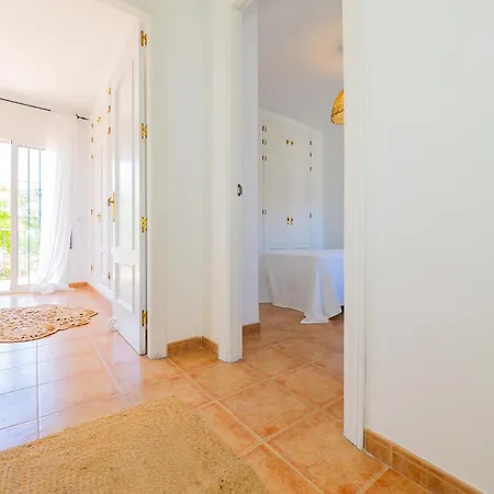 Cubo's Townhouse Sierrezuela Фуэнхирола