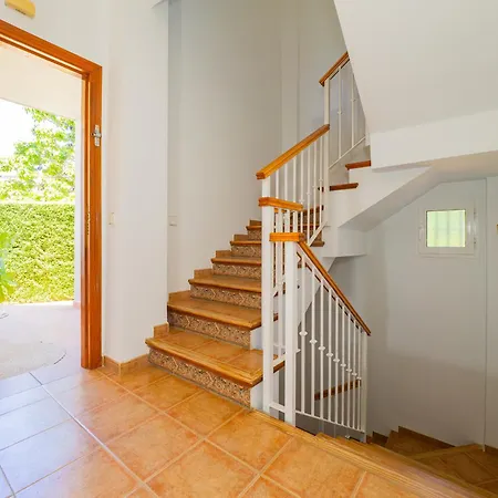 Cubo's Townhouse Sierrezuela Фуэнхирола