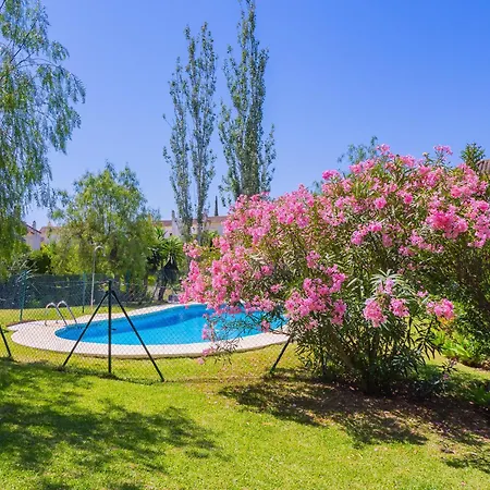 Cubo's Townhouse Sierrezuela Фуэнхирола