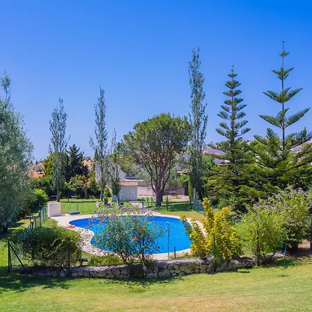 Holiday home Cubo's Townhouse Sierrezuela *